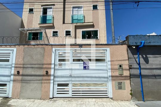 Fachada e Placa de casa à venda com 2 quartos, 85m² em Parque Novo Oratório, Santo André