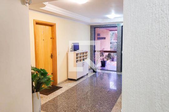 Hall de entrada de casa de condomínio para alugar com 1 quarto, 32m² em Alto da Glória, Curitiba