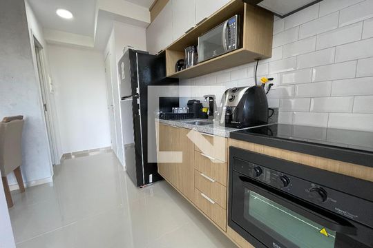 Cozinha de apartamento para alugar com 2 quartos, 38m² em Vila Butantã, São Paulo