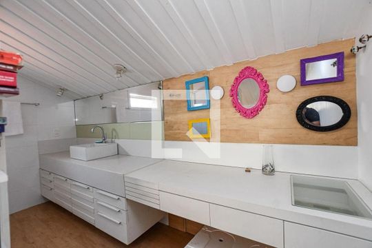 Casa à venda com 4 quartos, 200m² em Santa Rosa, Niterói