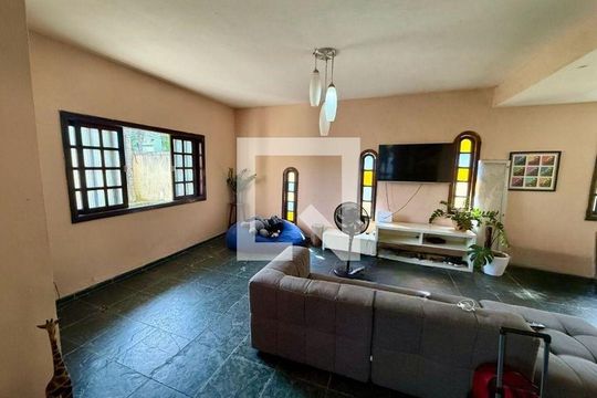 Casa à venda com 5 quartos, 250m² em Engenho do Mato, Niterói