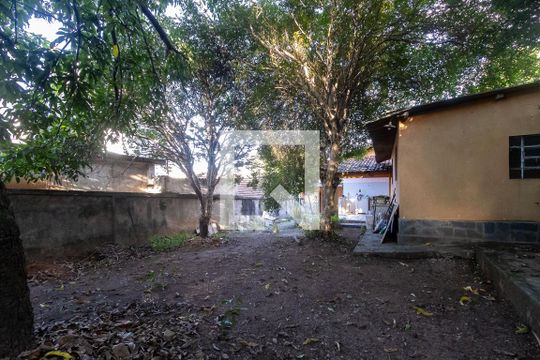 Quintal de casa à venda com 3 quartos, 101m² em Santa Branca, Belo Horizonte