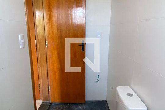 Banheiro da Suíte 2 de casa para alugar com 2 quartos, 130m² em Jardim Santo Alberto, Santo André