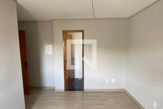 Suíte 1 de casa para alugar com 2 quartos, 130m² em Jardim Santo Alberto, Santo André