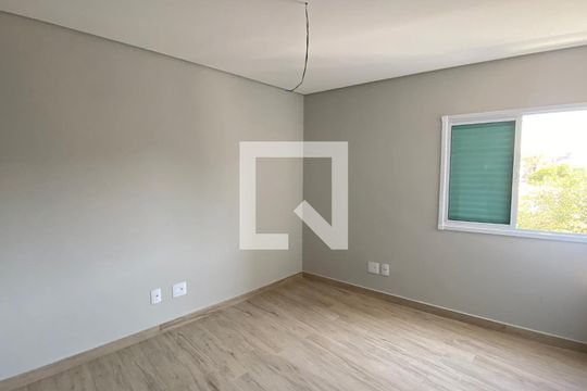 Suíte 1 de casa para alugar com 2 quartos, 130m² em Jardim Santo Alberto, Santo André