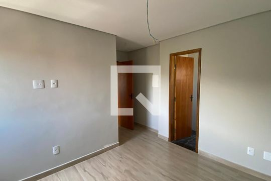 Suíte 1 de casa para alugar com 2 quartos, 130m² em Jardim Santo Alberto, Santo André