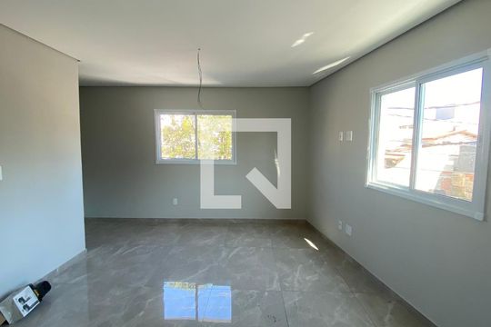Sala de casa para alugar com 2 quartos, 130m² em Jardim Santo Alberto, Santo André