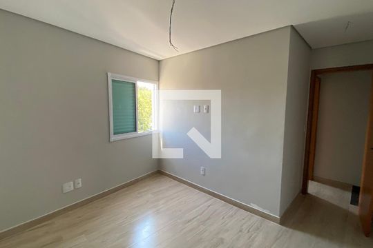 Suíte 1 de casa para alugar com 2 quartos, 130m² em Jardim Santo Alberto, Santo André