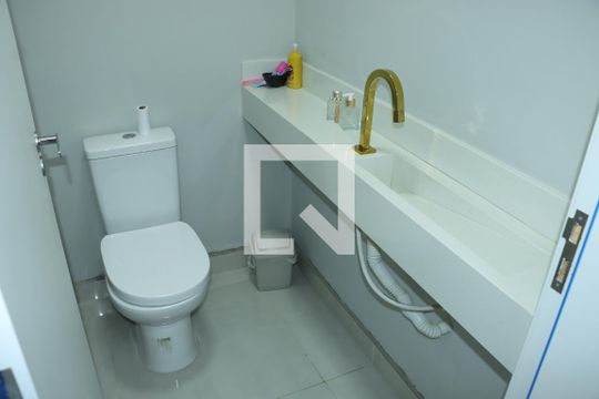 Casa de Condomínio para alugar com 3 quartos, 190m² em Jardim Semiramis, Cotia