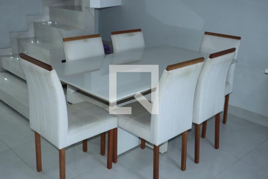 Casa de Condomínio para alugar com 3 quartos, 190m² em Jardim Semiramis, Cotia