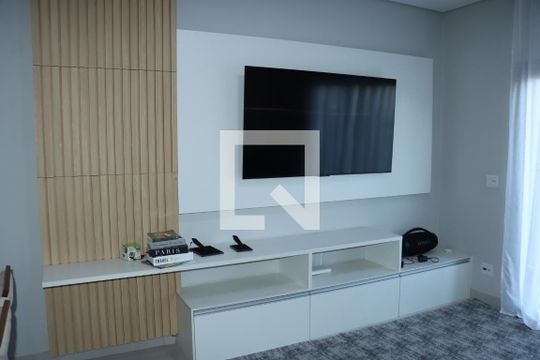 Casa de Condomínio para alugar com 3 quartos, 190m² em Jardim Semiramis, Cotia