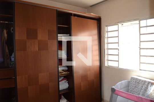 Quarto 1 de casa para alugar com 2 quartos, 160m² em Ribeiro de Abreu, Belo Horizonte