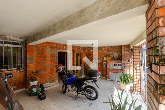 Garagem de casa à venda com 5 quartos, 185m² em Vila Portuguesa, São Paulo