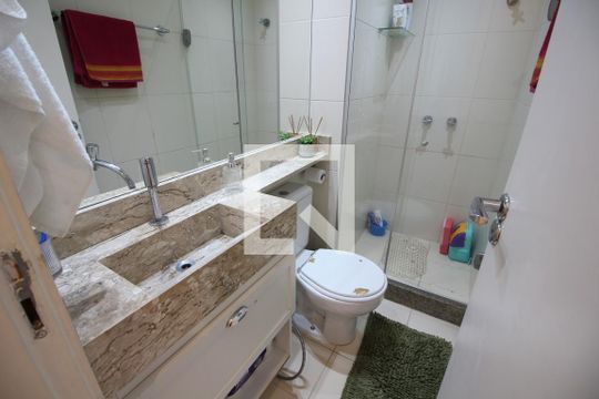 Banheiro Social de apartamento para alugar com 3 quartos, 70m² em Jacarepaguá, Rio de Janeiro