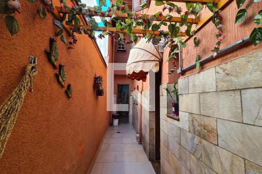 Quintal de casa à venda com 3 quartos, 250m² em Vila Independencia, São Paulo