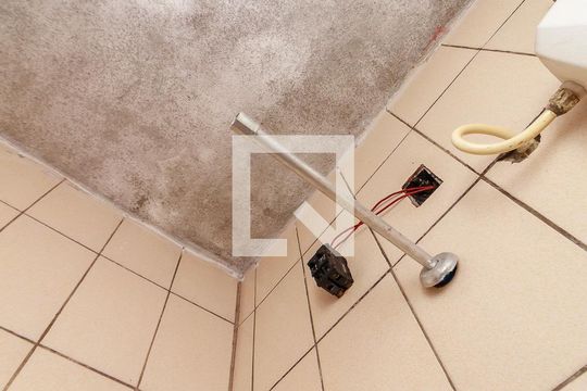 Banheiro de casa para alugar com 1 quarto, 20m² em Vila das Belezas, São Paulo