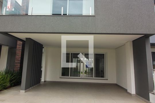 Fachada de casa de condomínio à venda com 3 quartos, 209m² em Ipanema, Porto Alegre