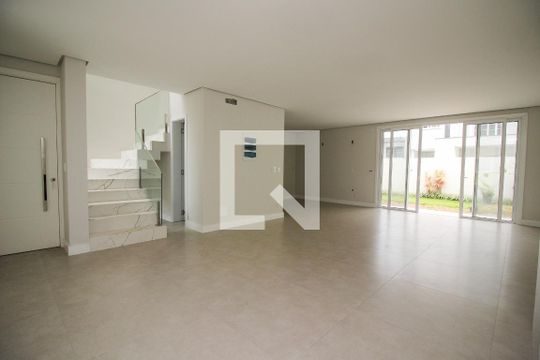 Sala de casa de condomínio à venda com 3 quartos, 209m² em Ipanema, Porto Alegre