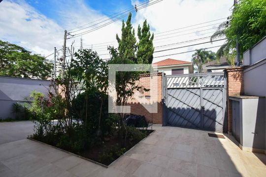 Garagem de casa à venda com 4 quartos, 300m² em Vila Inah, São Paulo