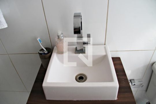 Banheiro Social de apartamento à venda com 2 quartos, 63m² em Parque Santo Antonio, Guarulhos