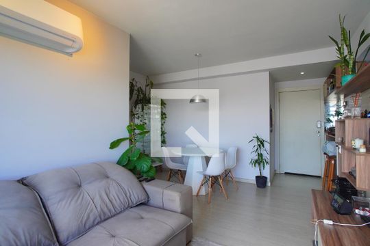 Sala de apartamento à venda com 2 quartos, 64m² em Jardim Carvalho, Porto Alegre