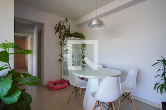 Sala de apartamento à venda com 2 quartos, 64m² em Jardim Carvalho, Porto Alegre