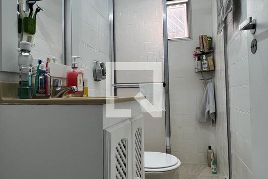 Banheiro de apartamento à venda com 1 quarto, 60m² em Vila Madalena, São Paulo