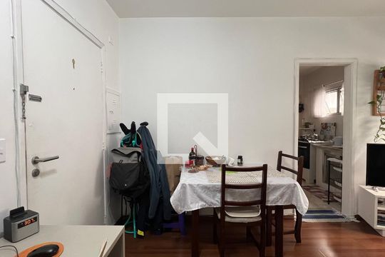 Sala de apartamento à venda com 1 quarto, 60m² em Vila Madalena, São Paulo