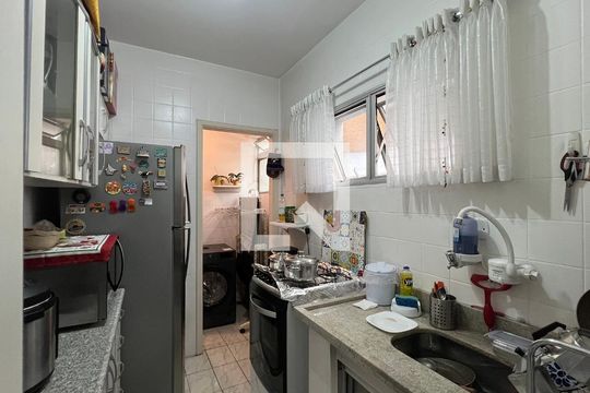 Cozinha de apartamento à venda com 1 quarto, 60m² em Vila Madalena, São Paulo