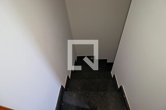 Escada de casa para alugar com 2 quartos, 100m² em Jardim Santo Alberto, Santo André