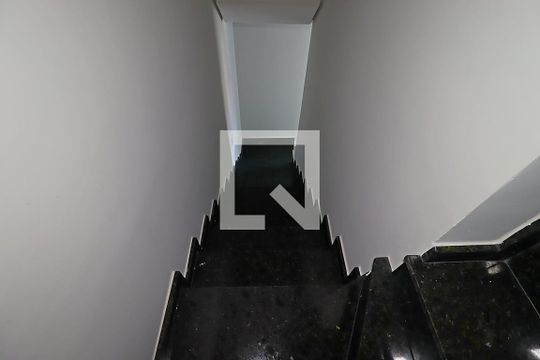 Escada de casa para alugar com 2 quartos, 100m² em Jardim Santo Alberto, Santo André