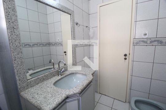 Banheiro da Suíte de casa para alugar com 4 quartos, 290m² em Martins, Uberlândia