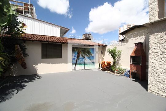 Quintal de casa para alugar com 4 quartos, 290m² em Martins, Uberlândia