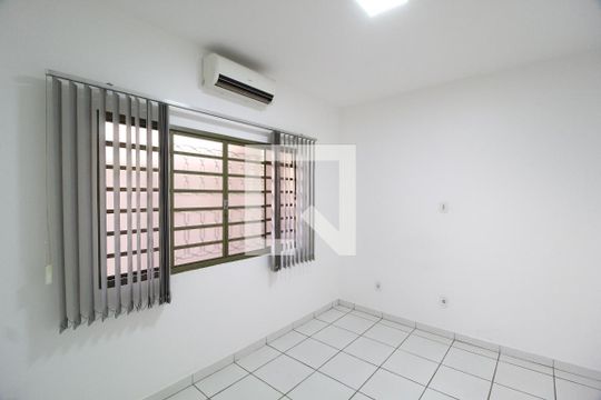 Quarto 1 de casa para alugar com 4 quartos, 290m² em Martins, Uberlândia