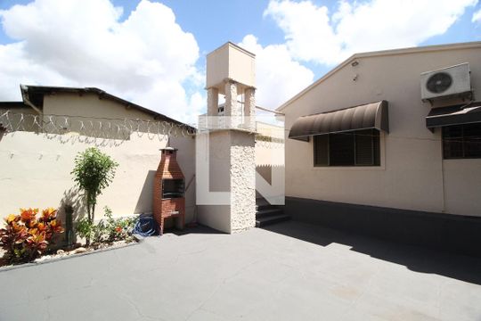 Quintal de casa para alugar com 4 quartos, 290m² em Martins, Uberlândia