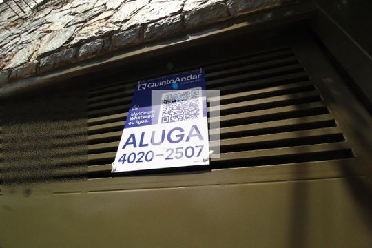 Plaquinha de casa para alugar com 4 quartos, 290m² em Martins, Uberlândia