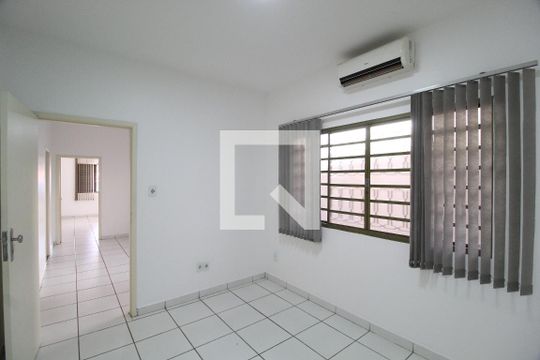 Quarto 1 de casa para alugar com 4 quartos, 290m² em Martins, Uberlândia