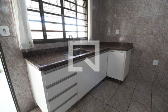 Cozinha de casa para alugar com 4 quartos, 290m² em Martins, Uberlândia