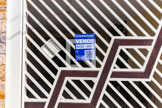 Fachada e placa de casa à venda com 3 quartos, 263m² em Vila Taquari, São Paulo