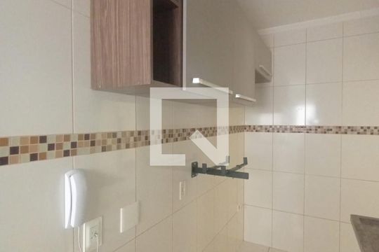 Cozinha de apartamento à venda com 2 quartos, 48m² em Jardim Sabara, São Paulo