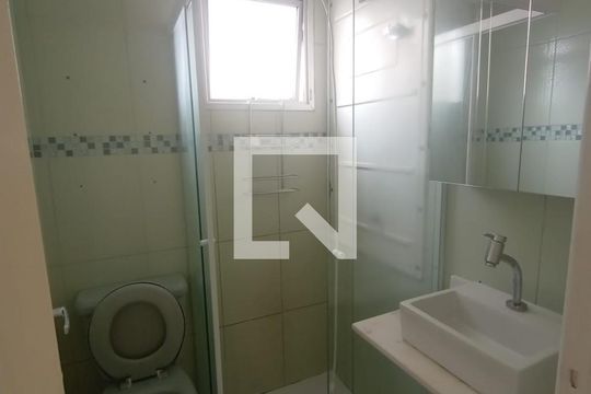 Banheiro de apartamento à venda com 2 quartos, 48m² em Jardim Sabara, São Paulo