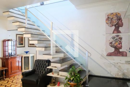Escada de casa à venda com 4 quartos, 255m² em Tatuapé, São Paulo