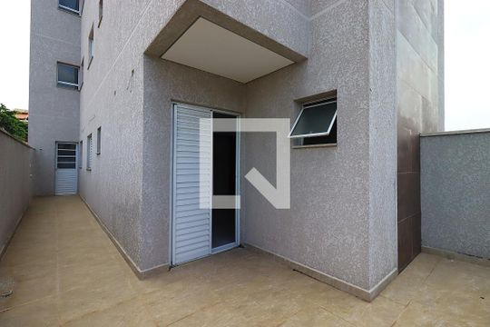 Quintal de apartamento à venda com 2 quartos, 67m² em Jardim Santo Alberto, Santo André