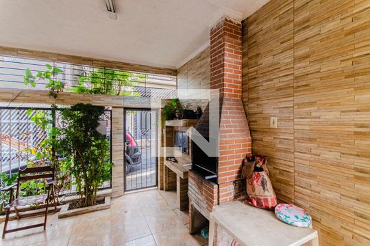 Garagem de casa à venda com 2 quartos, 250m² em Cambuci, São Paulo