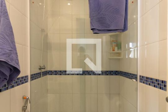 Banheiro social de apartamento à venda com 2 quartos, 70m² em Lagoa, Rio de Janeiro