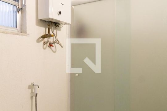 Banheiro da suíte de apartamento à venda com 2 quartos, 70m² em Lagoa, Rio de Janeiro