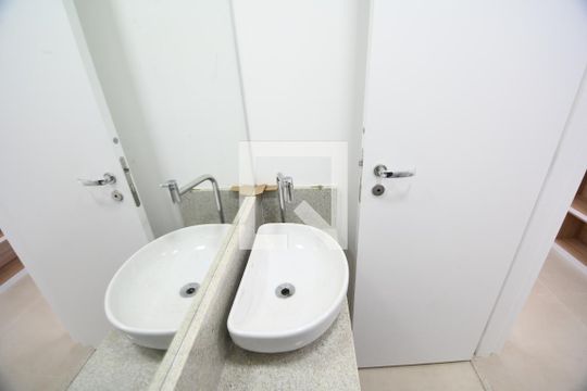 Lavabo de apartamento para alugar com 2 quartos, 80m² em Jardim Guanabara, Campinas