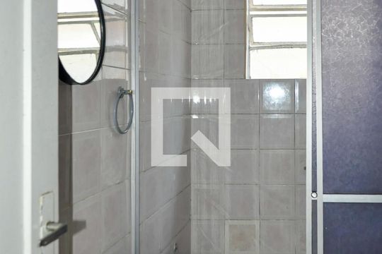 Banheiro de apartamento à venda com 1 quarto, 42m² em Centro Histórico, Porto Alegre