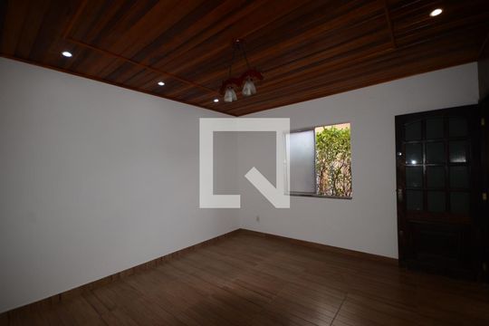 Sala de casa para alugar com 2 quartos, 50m² em Campo Grande, Rio de Janeiro