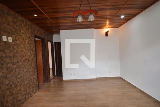 Casa para alugar com 2 quartos, 50m² em Campo Grande, Rio de Janeiro